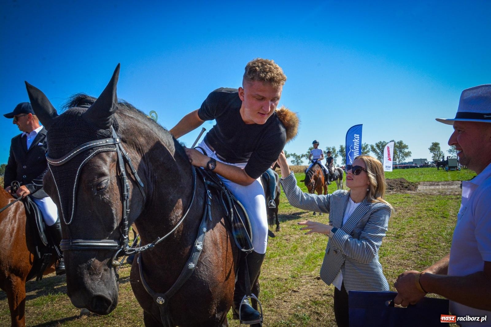 Zdjęcie w galerii na portalu naszraciborz.pl: Słoneczny Hubertus w Żerdzinach. Lisią kitę zerwał Jakub Niedbała wiadomości z regionu