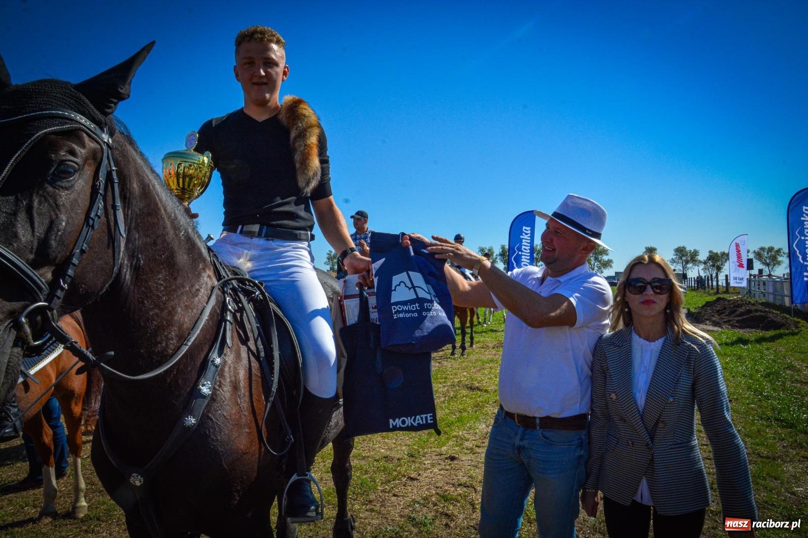 Zdjęcie w galerii na portalu naszraciborz.pl: Słoneczny Hubertus w Żerdzinach. Lisią kitę zerwał Jakub Niedbała wiadomości z regionu