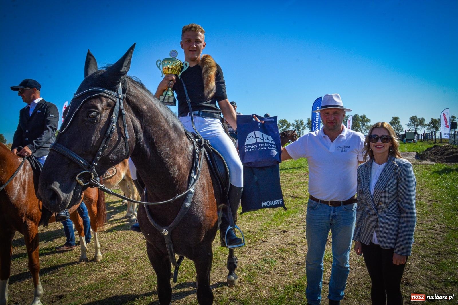 Zdjęcie w galerii na portalu naszraciborz.pl: Słoneczny Hubertus w Żerdzinach. Lisią kitę zerwał Jakub Niedbała wiadomości z regionu