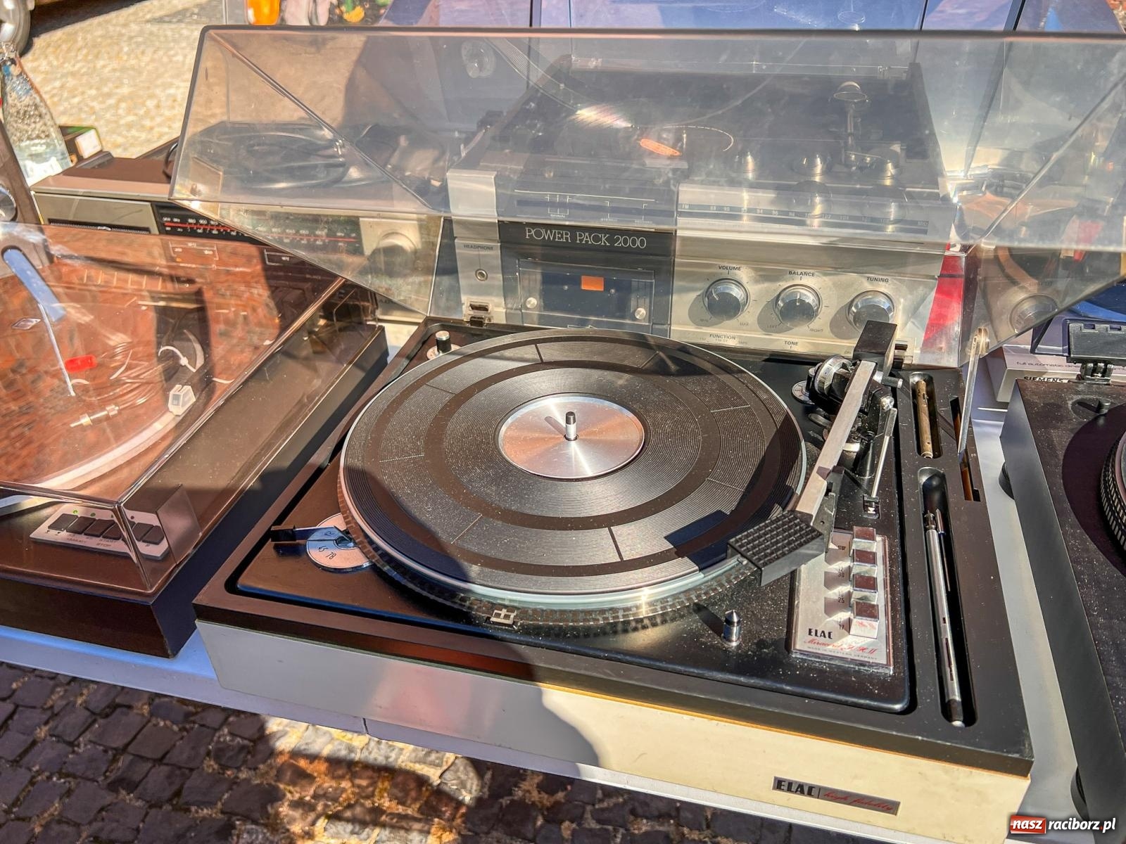 Zdjęcie w galerii na portalu naszraciborz.pl: Ciekawostki z raciborskiego targu staroci wiadomości z regionu