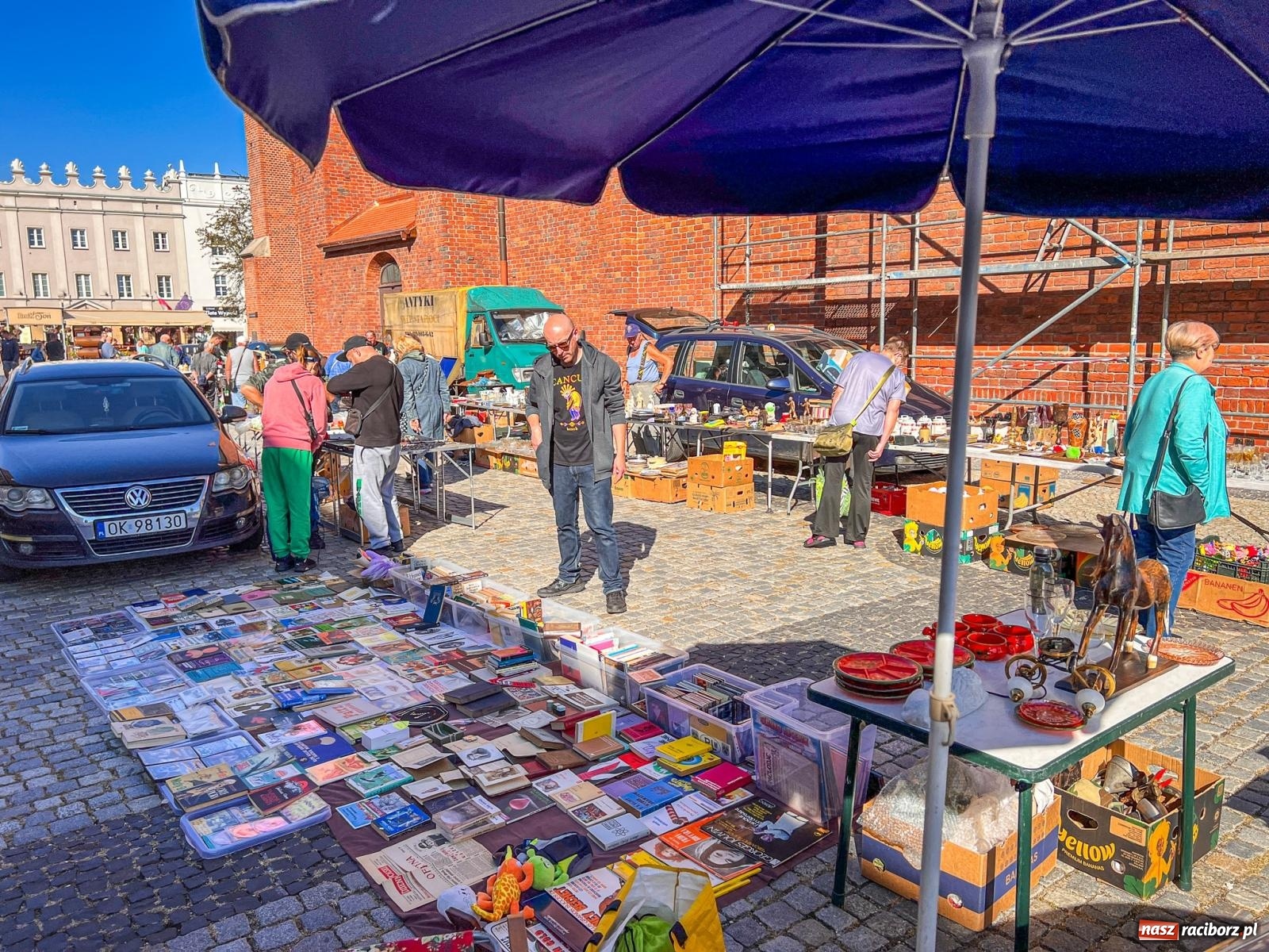 Zdjęcie w galerii na portalu naszraciborz.pl: Ciekawostki z raciborskiego targu staroci wiadomości z regionu