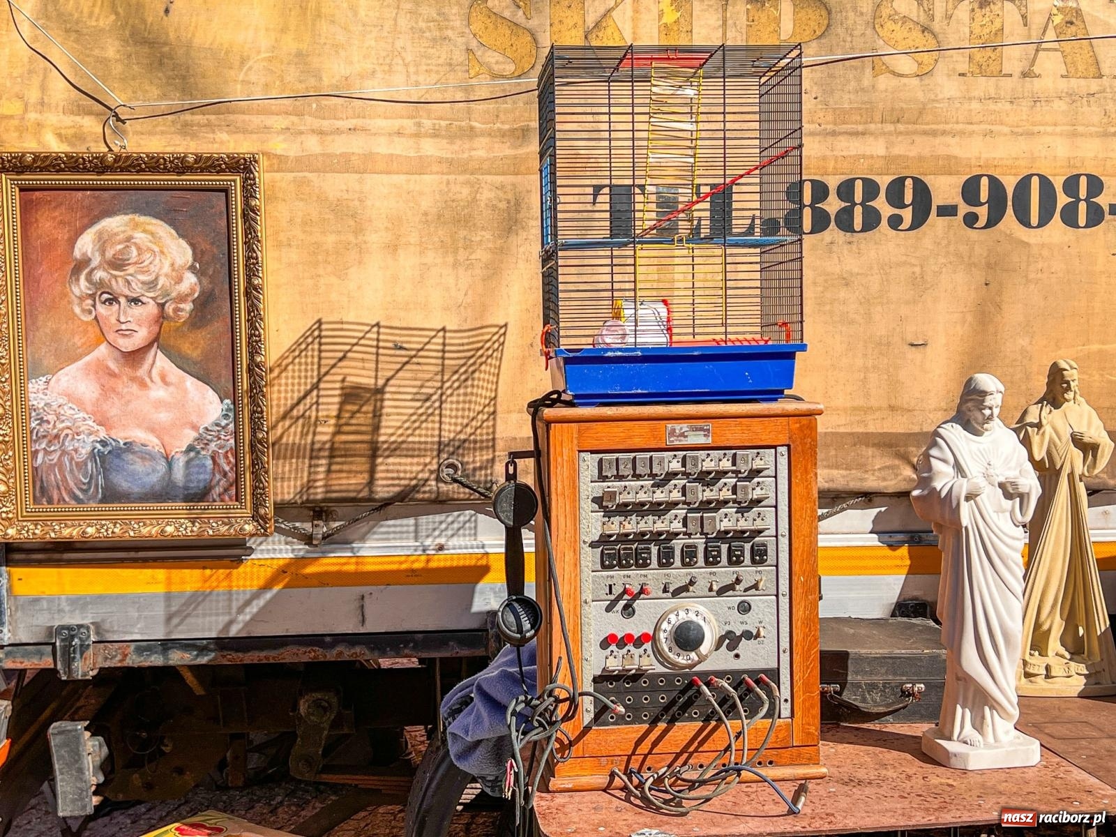 Zdjęcie w galerii na portalu naszraciborz.pl: Ciekawostki z raciborskiego targu staroci wiadomości z regionu