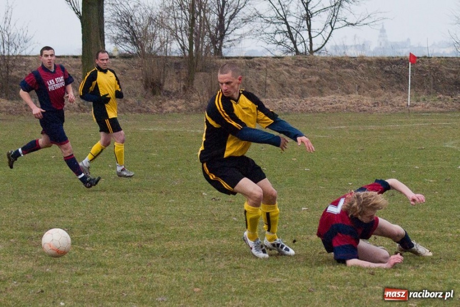 Zdjęcie w galerii na portalu naszraciborz.pl: Wymęczone zwycięstwo Pietrowic wiadomości z regionu