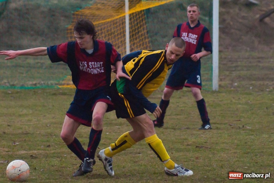 Zdjęcie w galerii na portalu naszraciborz.pl: Wymęczone zwycięstwo Pietrowic wiadomości z regionu