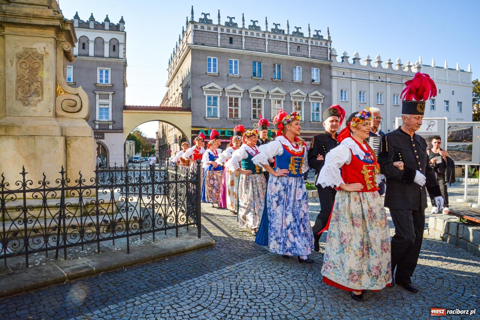 Zdjęcie w galerii na portalu naszraciborz.pl: Zespół Pieśni i Tańca Strzecha ma już 70 lat. Trwają folklorystyczne urodziny wiadomości z regionu