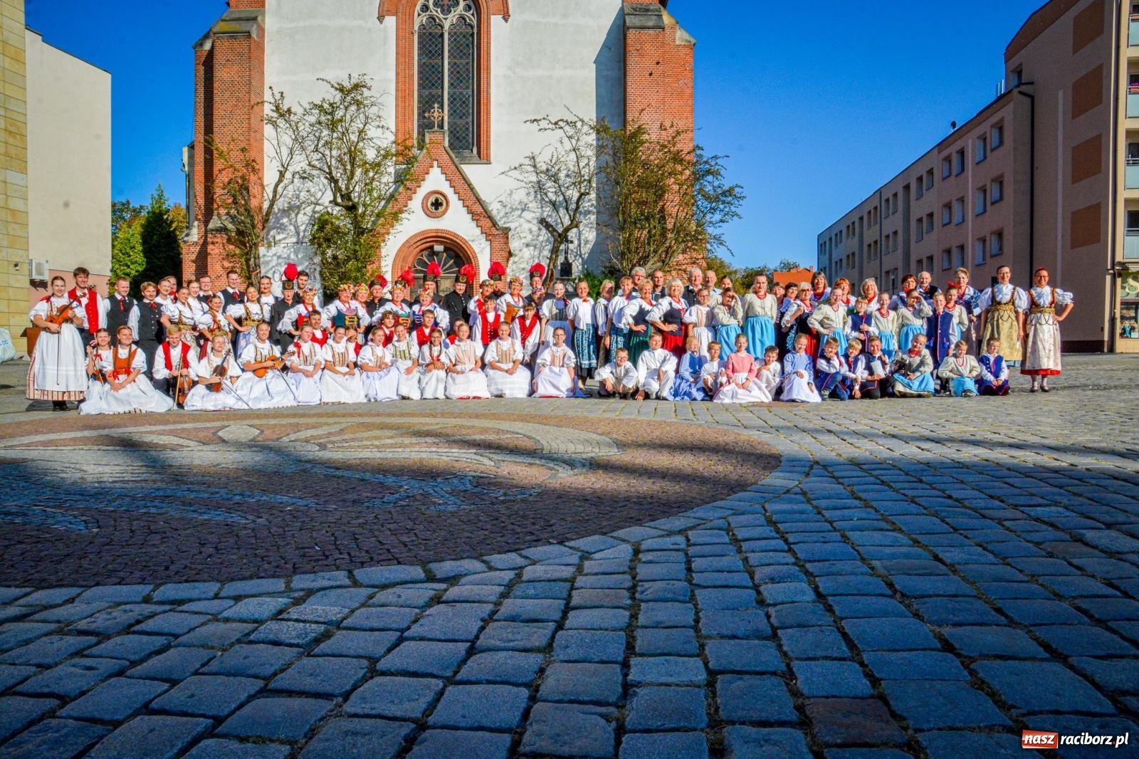 Zdjęcie w galerii na portalu naszraciborz.pl: Zespół Pieśni i Tańca Strzecha ma już 70 lat. Trwają folklorystyczne urodziny wiadomości z regionu