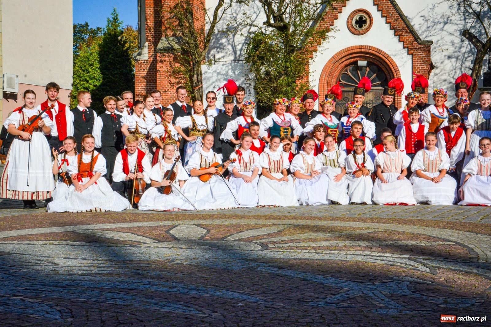 Zdjęcie w galerii na portalu naszraciborz.pl: Zespół Pieśni i Tańca Strzecha ma już 70 lat. Trwają folklorystyczne urodziny wiadomości z regionu