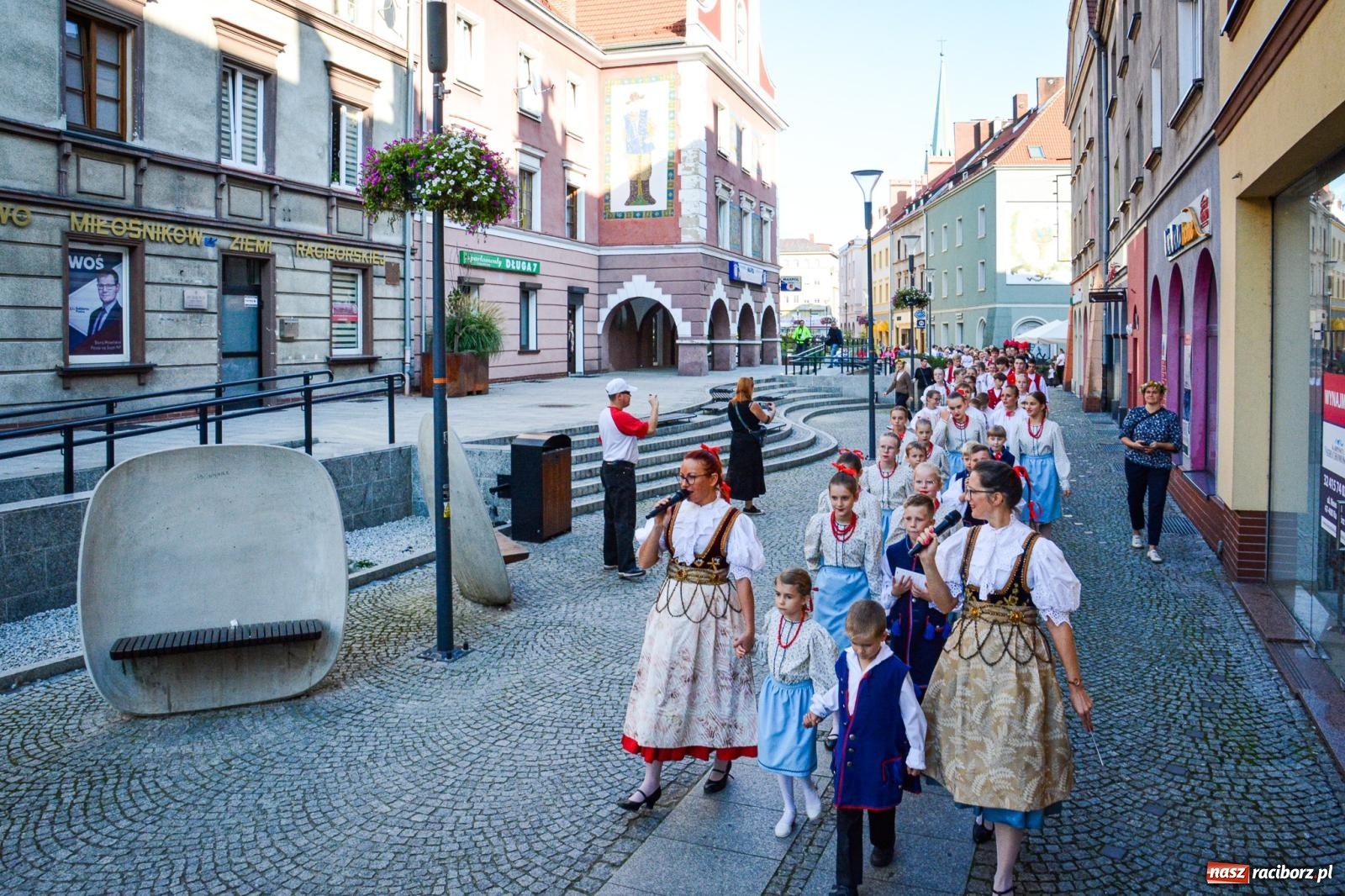 Zdjęcie w galerii na portalu naszraciborz.pl: Zespół Pieśni i Tańca Strzecha ma już 70 lat. Trwają folklorystyczne urodziny wiadomości z regionu
