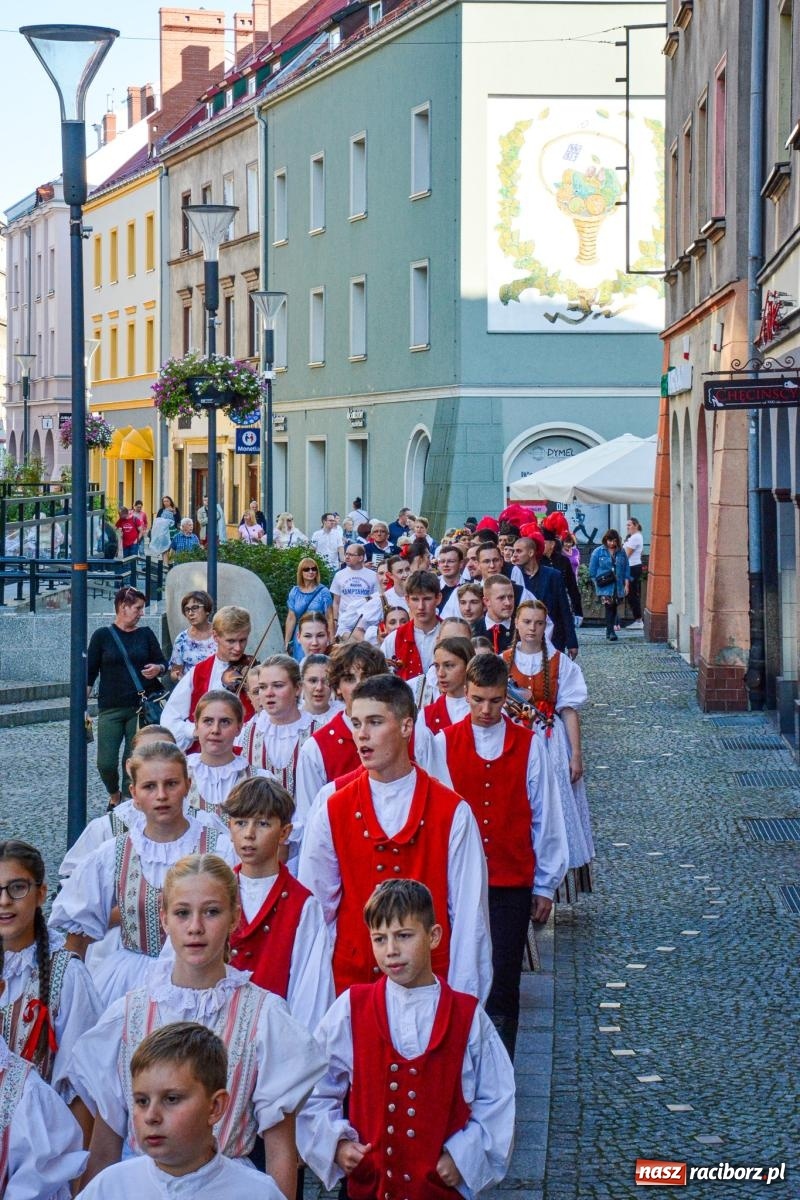 Zdjęcie w galerii na portalu naszraciborz.pl: Zespół Pieśni i Tańca Strzecha ma już 70 lat. Trwają folklorystyczne urodziny wiadomości z regionu