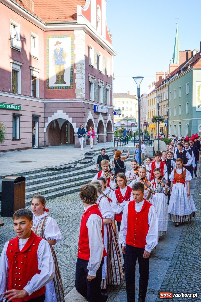 Zdjęcie w galerii na portalu naszraciborz.pl: Zespół Pieśni i Tańca Strzecha ma już 70 lat. Trwają folklorystyczne urodziny wiadomości z regionu