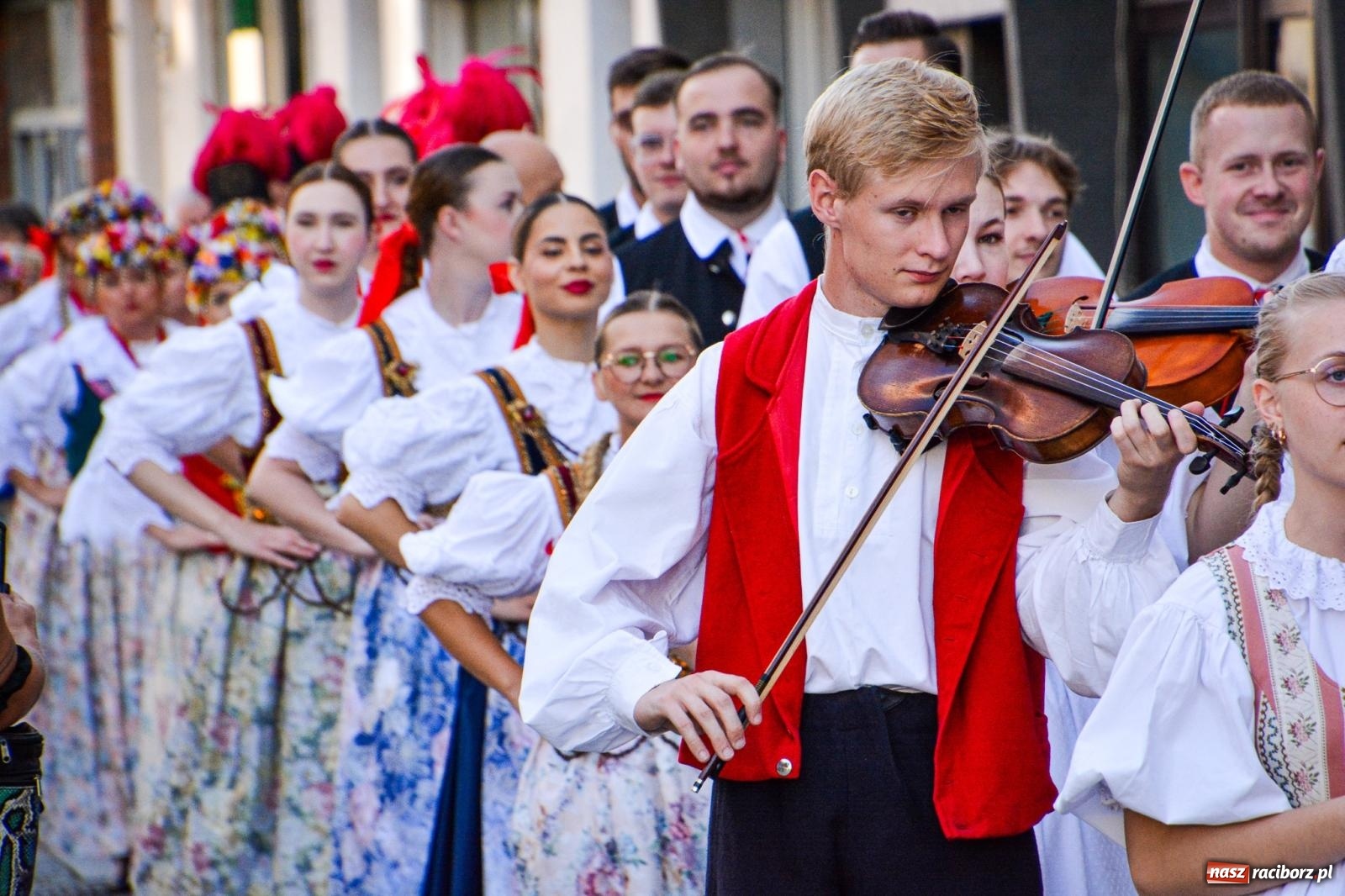 Zdjęcie w galerii na portalu naszraciborz.pl: Zespół Pieśni i Tańca Strzecha ma już 70 lat. Trwają folklorystyczne urodziny wiadomości z regionu