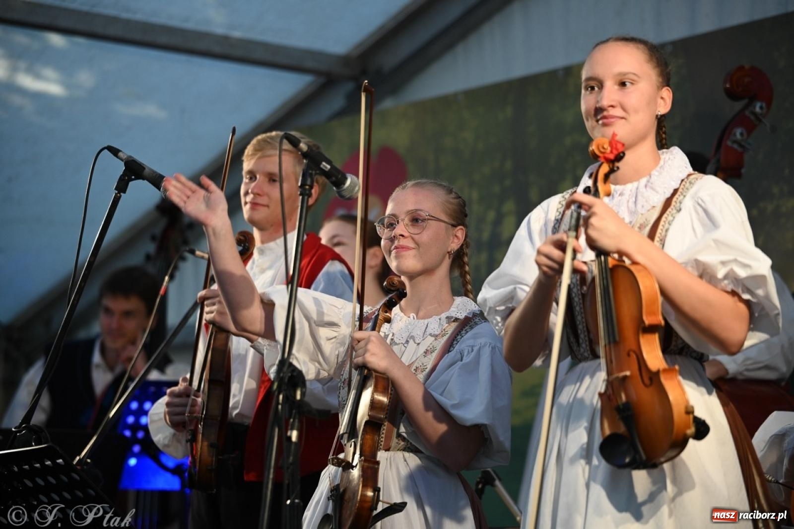 Zdjęcie w galerii na portalu naszraciborz.pl: Śląska i góralska nuta. Strzecha, Uśmiech i Trebunie Tutki wiadomości z regionu