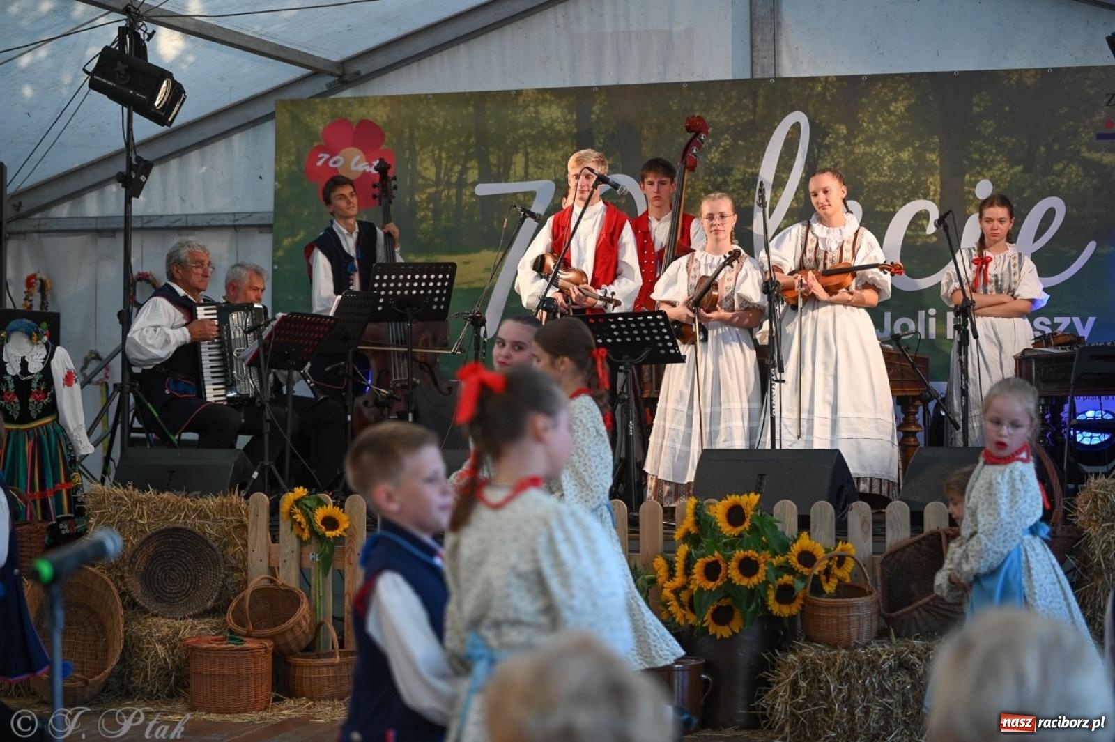 Zdjęcie w galerii na portalu naszraciborz.pl: Śląska i góralska nuta. Strzecha, Uśmiech i Trebunie Tutki wiadomości z regionu