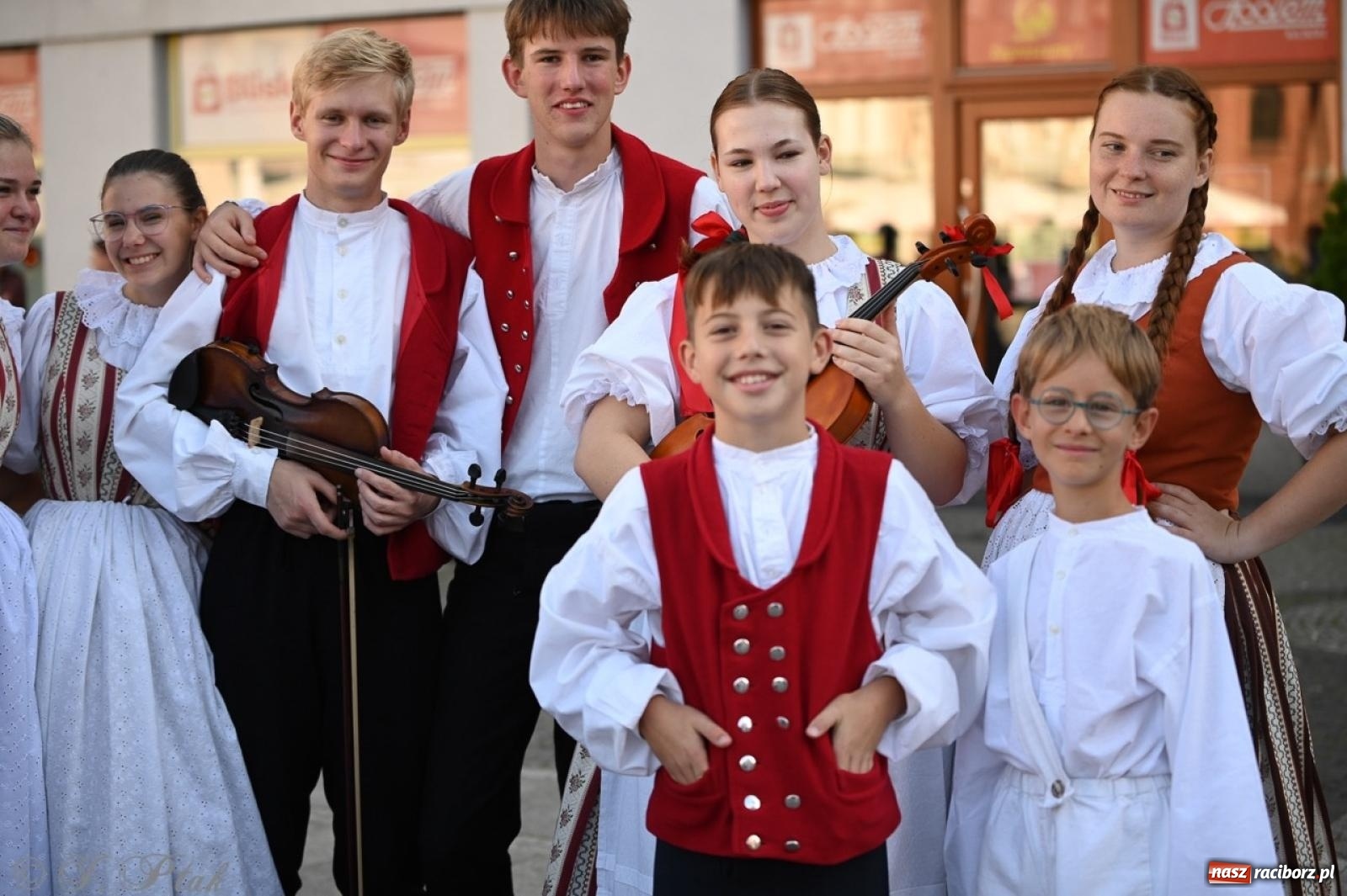 Zdjęcie w galerii na portalu naszraciborz.pl: Raciborska parada folkloru na 70. urodziny Strzechy [FOTO i WIDEO] wiadomości z regionu