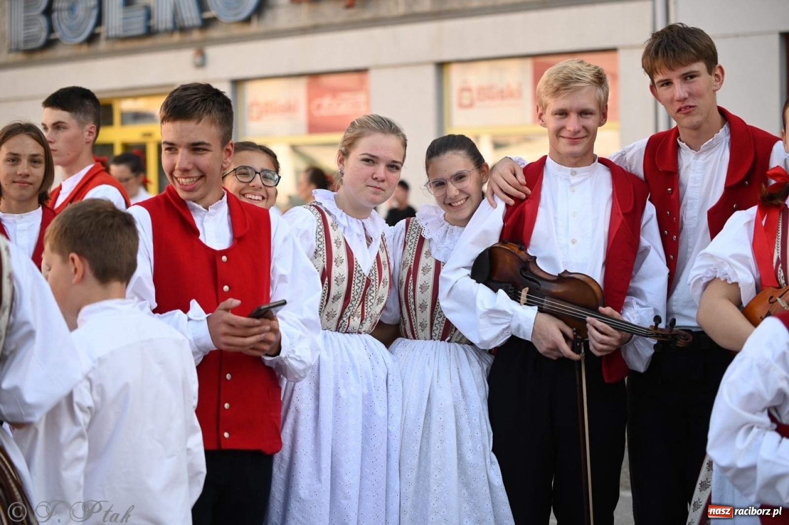 Zdjęcie w galerii na portalu naszraciborz.pl: Raciborska parada folkloru na 70. urodziny Strzechy [FOTO i WIDEO] wiadomości z regionu