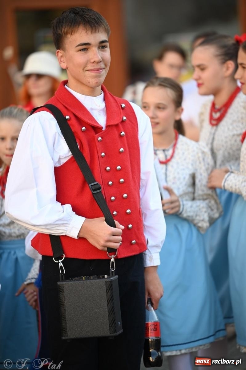 Zdjęcie w galerii na portalu naszraciborz.pl: Raciborska parada folkloru na 70. urodziny Strzechy [FOTO i WIDEO] wiadomości z regionu