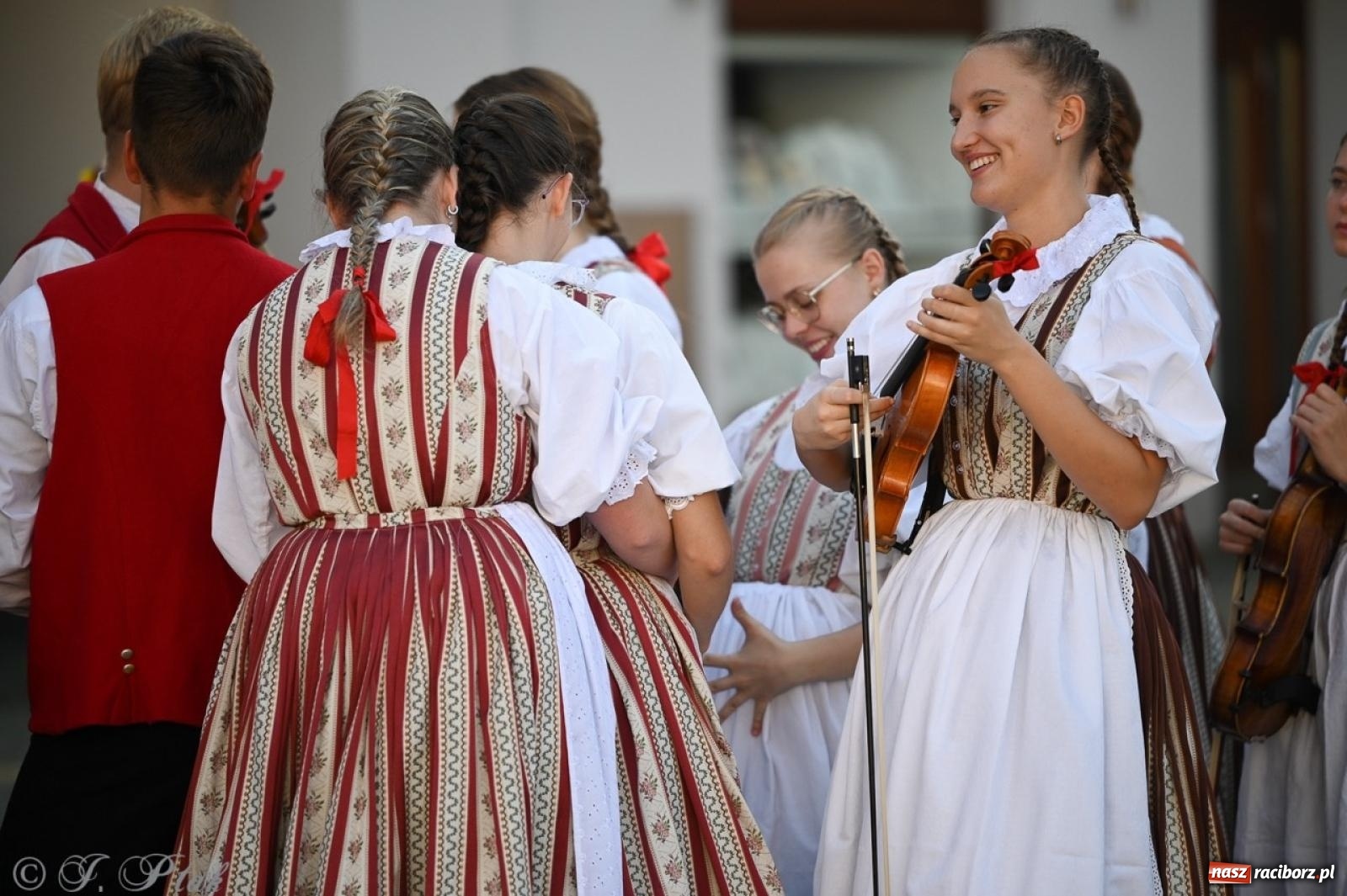 Zdjęcie w galerii na portalu naszraciborz.pl: Raciborska parada folkloru na 70. urodziny Strzechy [FOTO i WIDEO] wiadomości z regionu