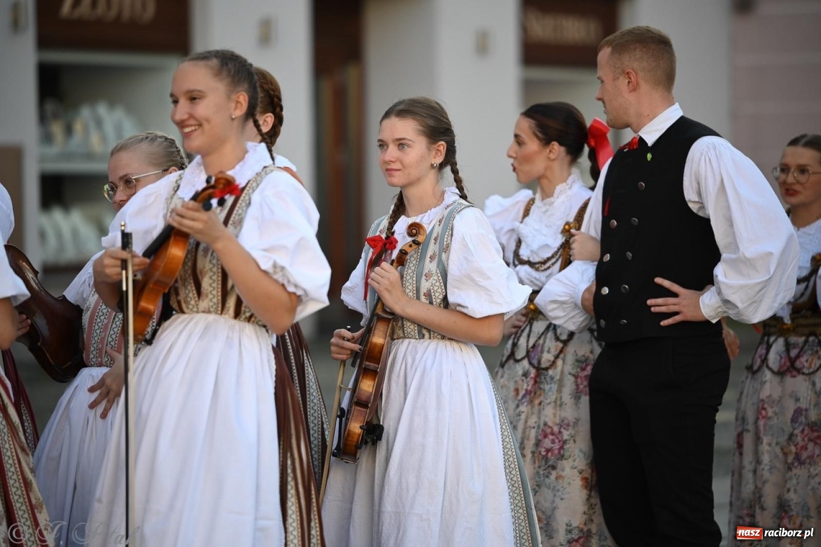 Zdjęcie w galerii na portalu naszraciborz.pl: Raciborska parada folkloru na 70. urodziny Strzechy [FOTO i WIDEO] wiadomości z regionu
