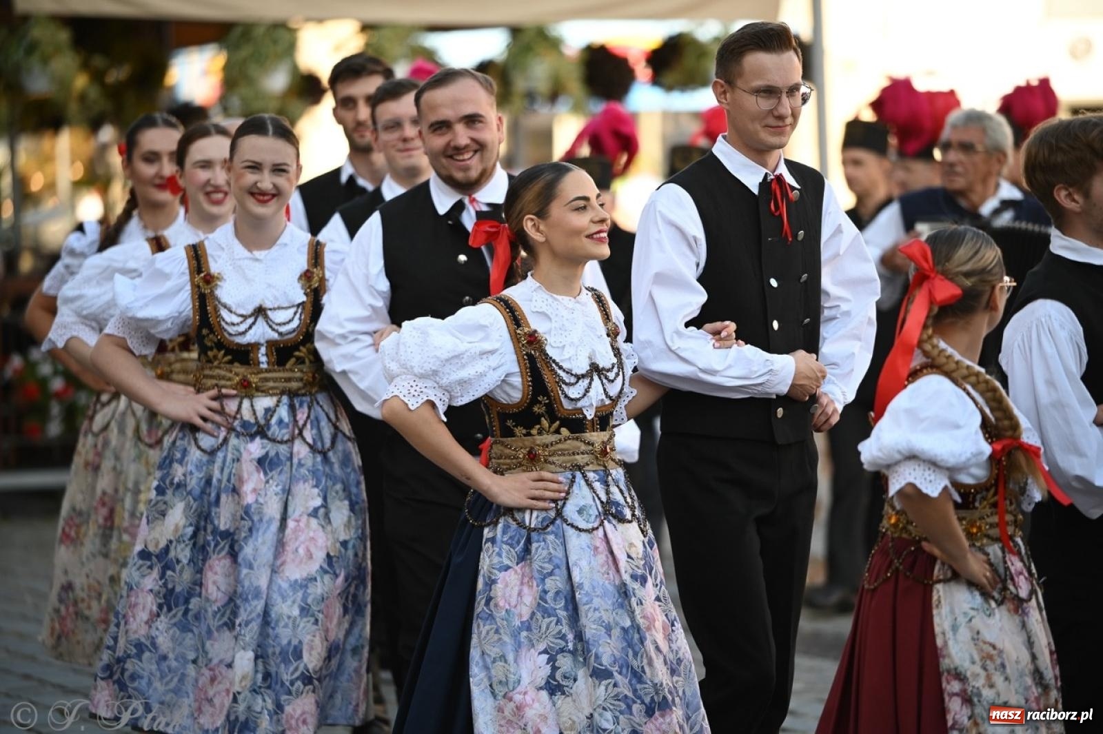 Zdjęcie w galerii na portalu naszraciborz.pl: Raciborska parada folkloru na 70. urodziny Strzechy [FOTO i WIDEO] wiadomości z regionu