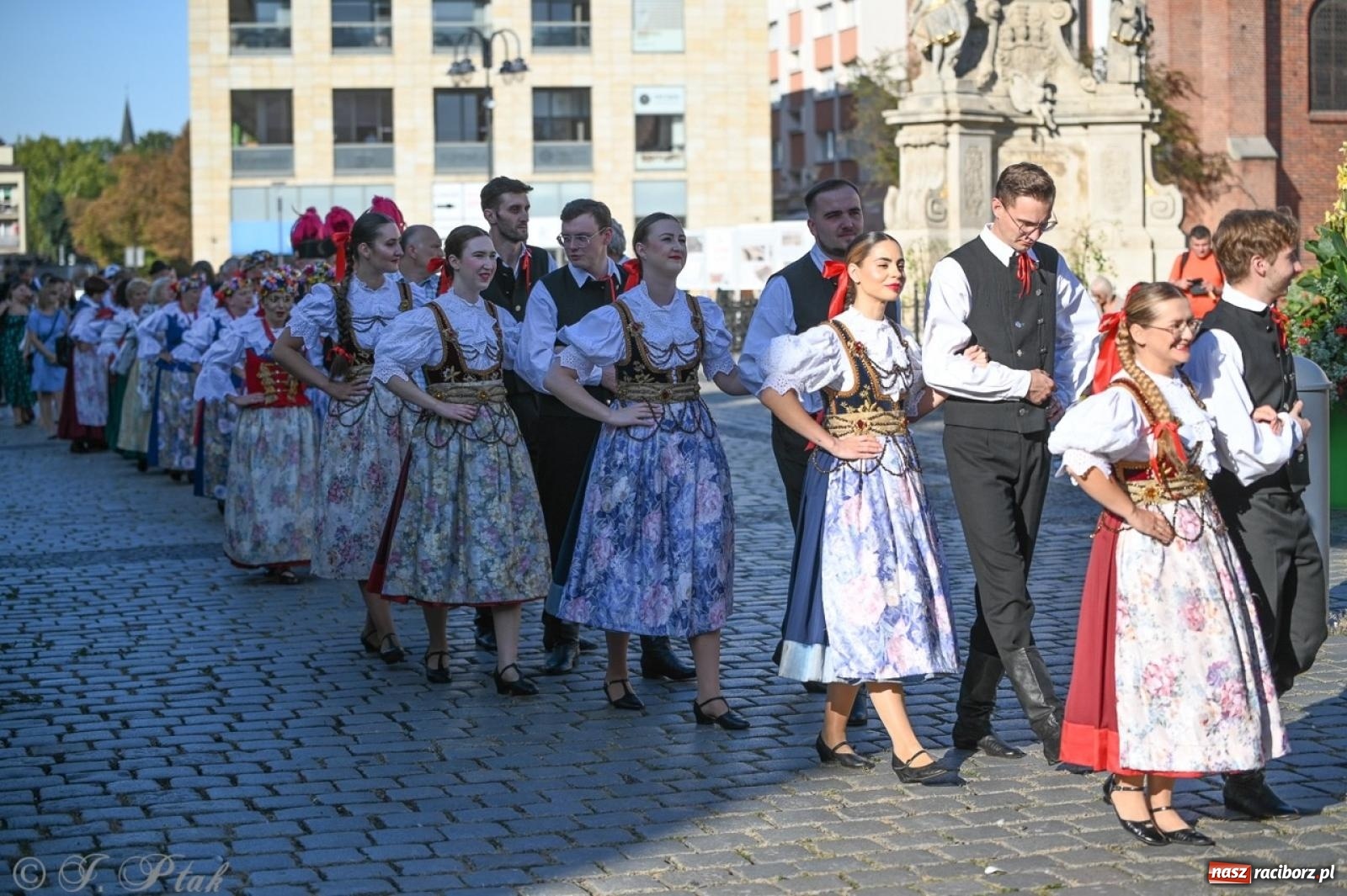 Zdjęcie w galerii na portalu naszraciborz.pl: Raciborska parada folkloru na 70. urodziny Strzechy [FOTO i WIDEO] wiadomości z regionu