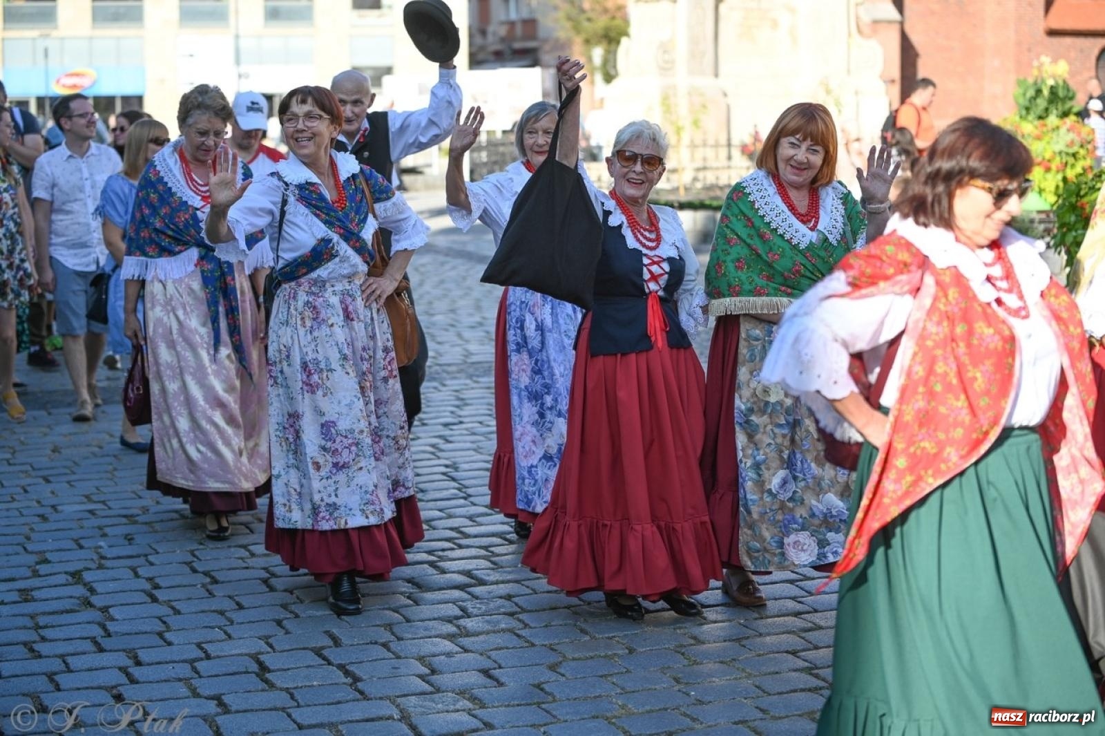Zdjęcie w galerii na portalu naszraciborz.pl: Raciborska parada folkloru na 70. urodziny Strzechy [FOTO i WIDEO] wiadomości z regionu