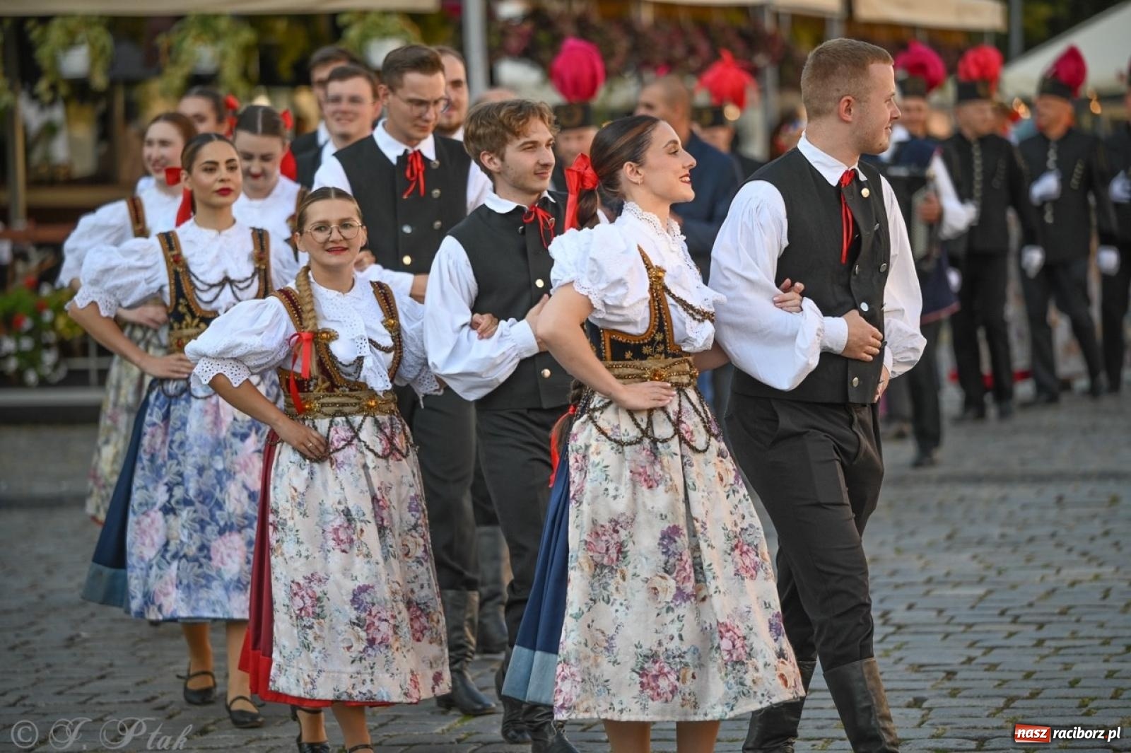 Zdjęcie w galerii na portalu naszraciborz.pl: Raciborska parada folkloru na 70. urodziny Strzechy [FOTO i WIDEO] wiadomości z regionu