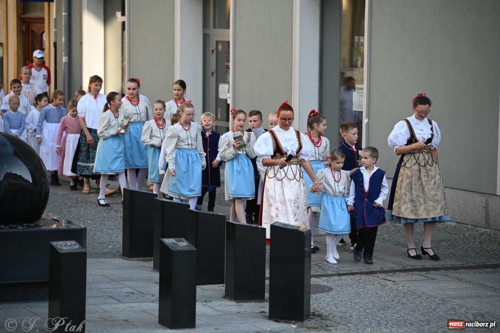 Zdjęcie w galerii na portalu naszraciborz.pl: Raciborska parada folkloru na 70. urodziny Strzechy [FOTO i WIDEO] wiadomości z regionu