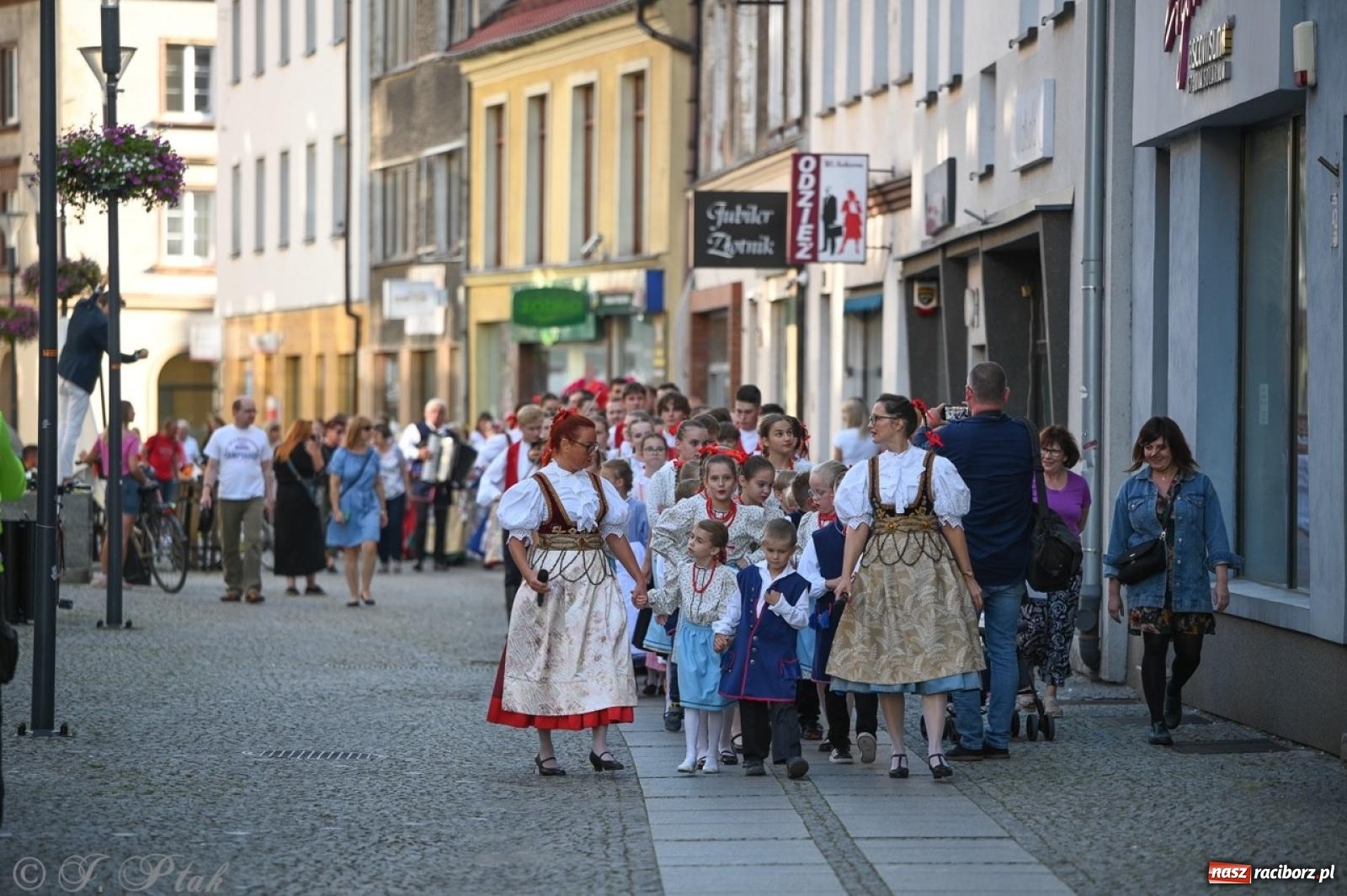 Zdjęcie w galerii na portalu naszraciborz.pl: Raciborska parada folkloru na 70. urodziny Strzechy [FOTO i WIDEO] wiadomości z regionu