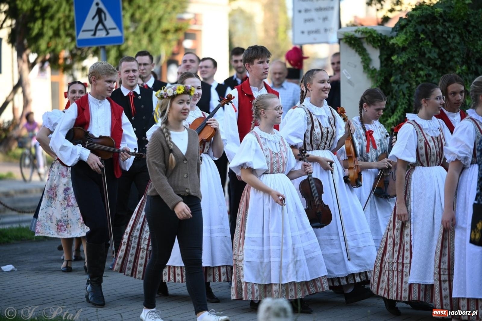 Zdjęcie w galerii na portalu naszraciborz.pl: Raciborska parada folkloru na 70. urodziny Strzechy [FOTO i WIDEO] wiadomości z regionu
