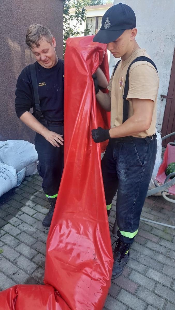 Zdjęcie w galerii na portalu naszraciborz.pl: Raport 998. Śmigłowiec LPR wezwany na Rudnicką. Dalsza walka ze skutkami powodzi wiadomości z regionu