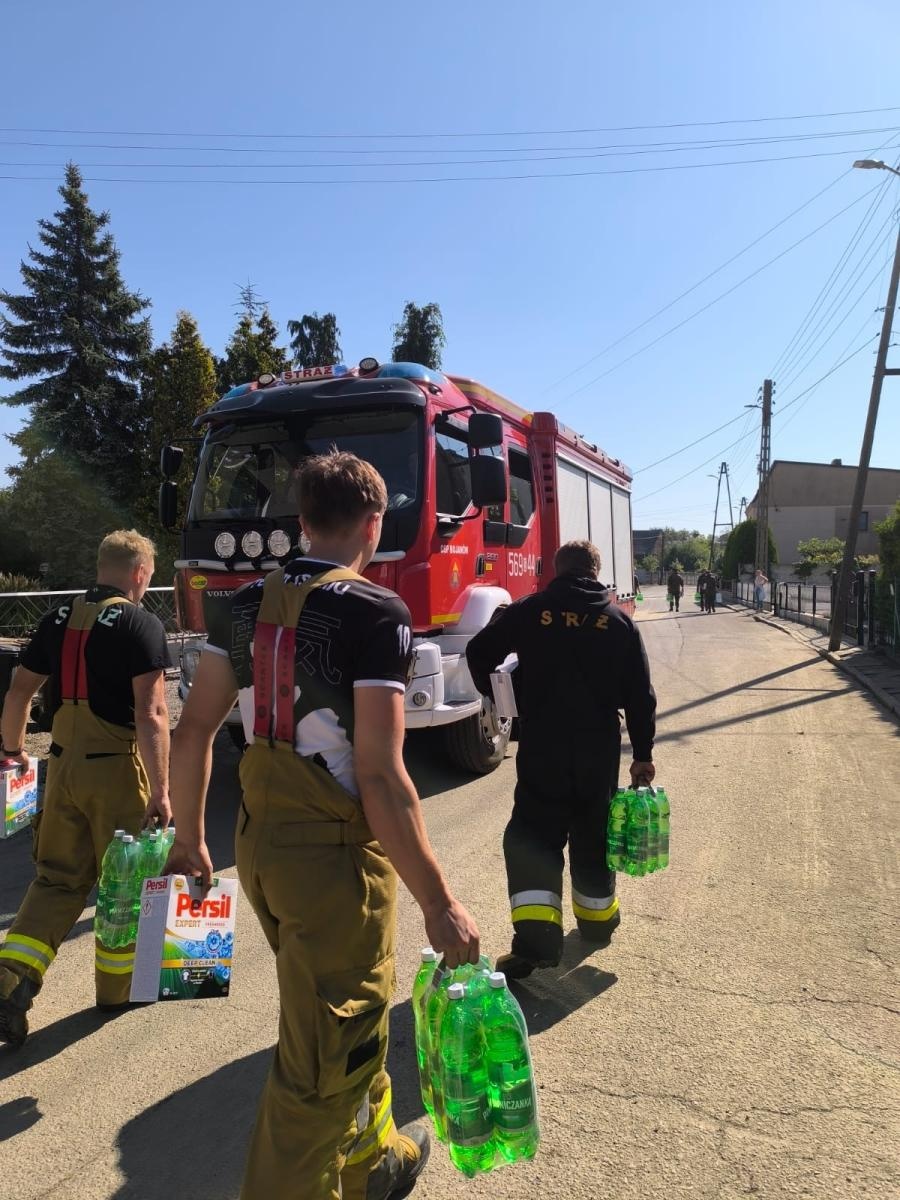 Zdjęcie w galerii na portalu naszraciborz.pl: Raport 998. Śmigłowiec LPR wezwany na Rudnicką. Dalsza walka ze skutkami powodzi wiadomości z regionu