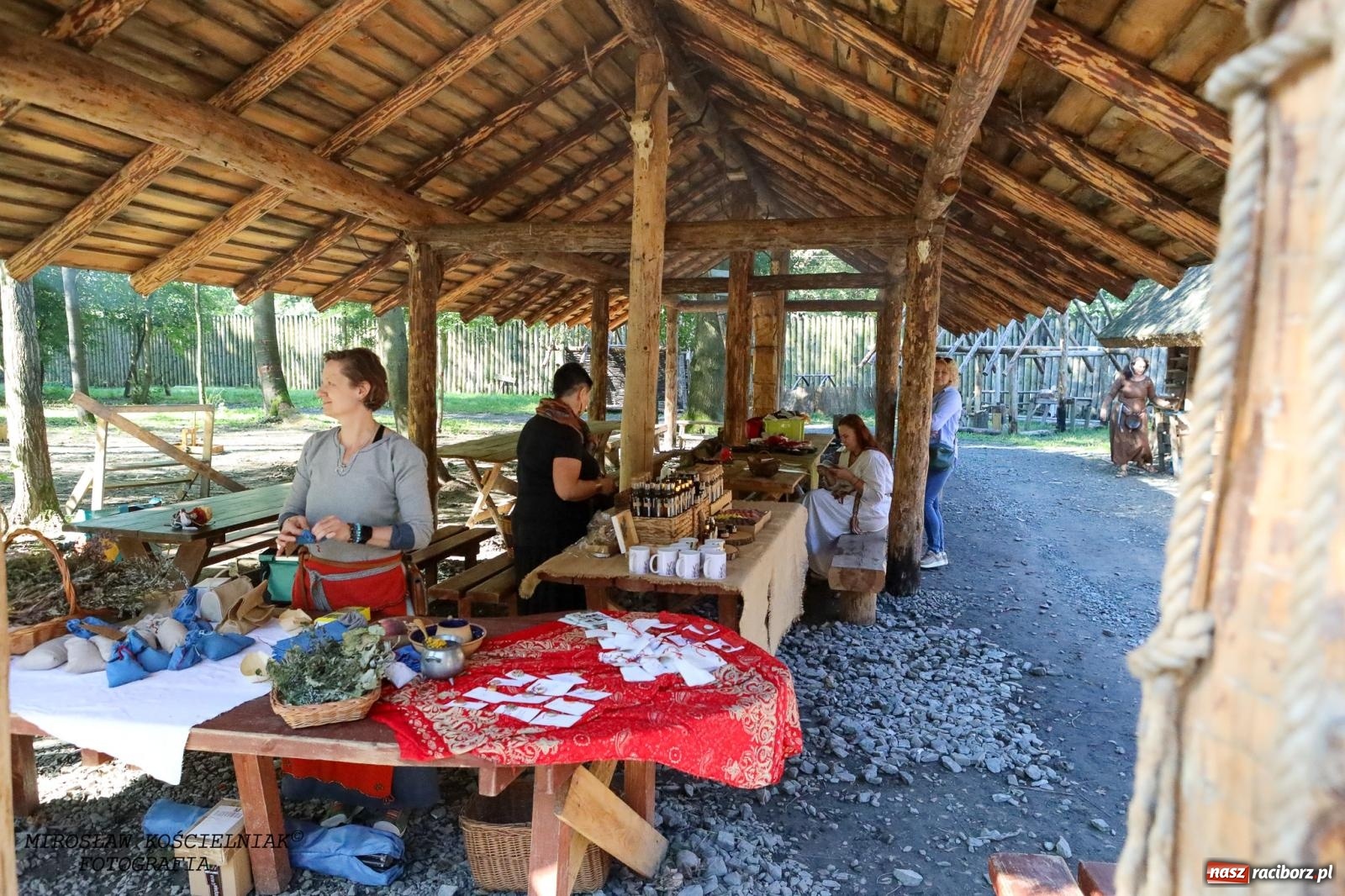 Zdjęcie w galerii na portalu naszraciborz.pl: Obfitość i magia w raciborskim grodzie [FOTO i WIDEO] wiadomości z regionu