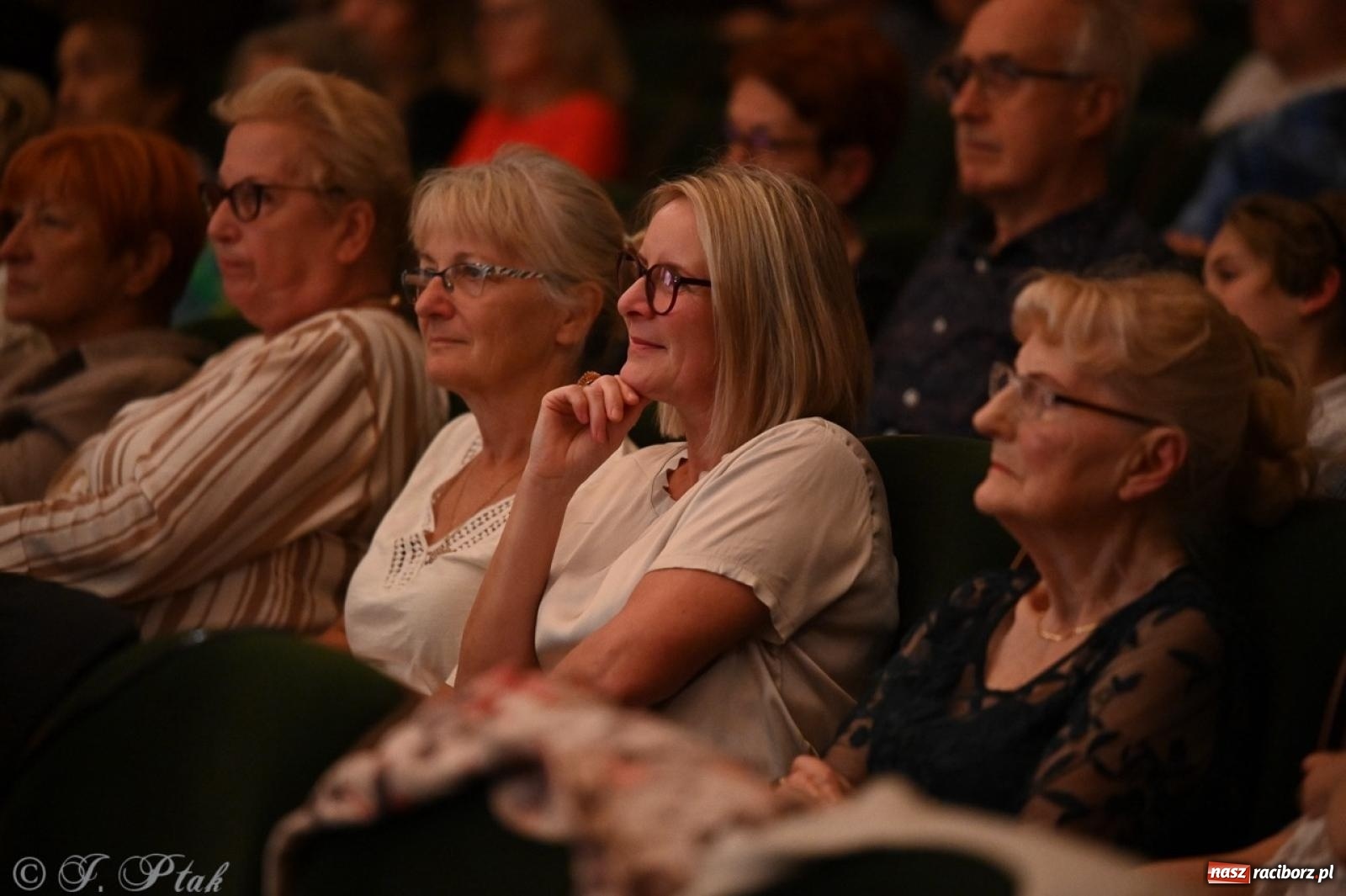 Zdjęcie w galerii na portalu naszraciborz.pl: 70. urodziny Zespołu Pieśni i Tańca Strzecha. Koncert jubileuszowy w RCK [FOTO i WIDEO] wiadomości z regionu