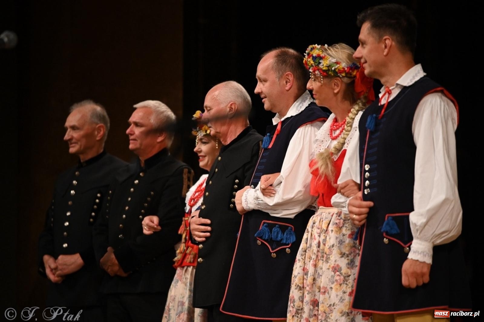 Zdjęcie w galerii na portalu naszraciborz.pl: 70. urodziny Zespołu Pieśni i Tańca Strzecha. Koncert jubileuszowy w RCK [FOTO i WIDEO] wiadomości z regionu