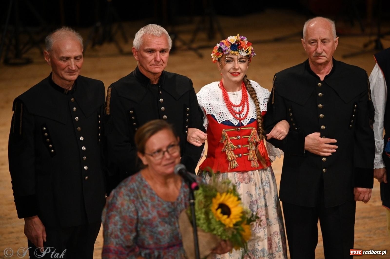 Zdjęcie w galerii na portalu naszraciborz.pl: 70. urodziny Zespołu Pieśni i Tańca Strzecha. Koncert jubileuszowy w RCK [FOTO i WIDEO] wiadomości z regionu