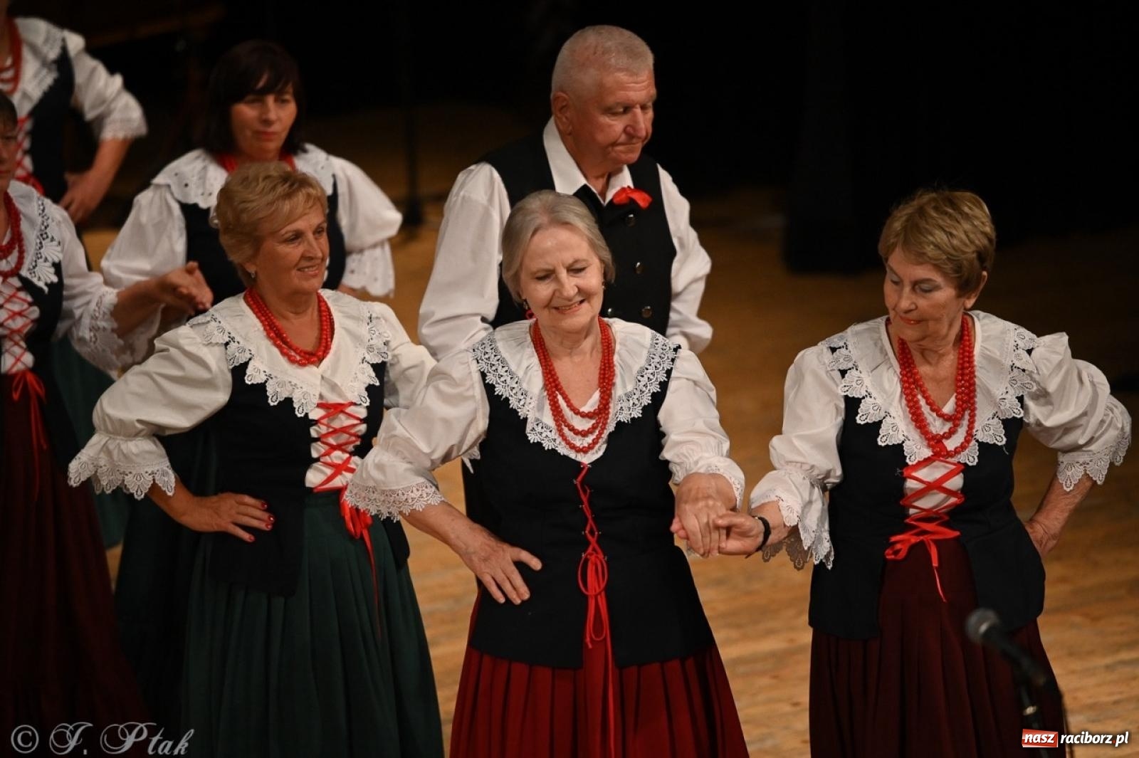 Zdjęcie w galerii na portalu naszraciborz.pl: 70. urodziny Zespołu Pieśni i Tańca Strzecha. Koncert jubileuszowy w RCK [FOTO i WIDEO] wiadomości z regionu