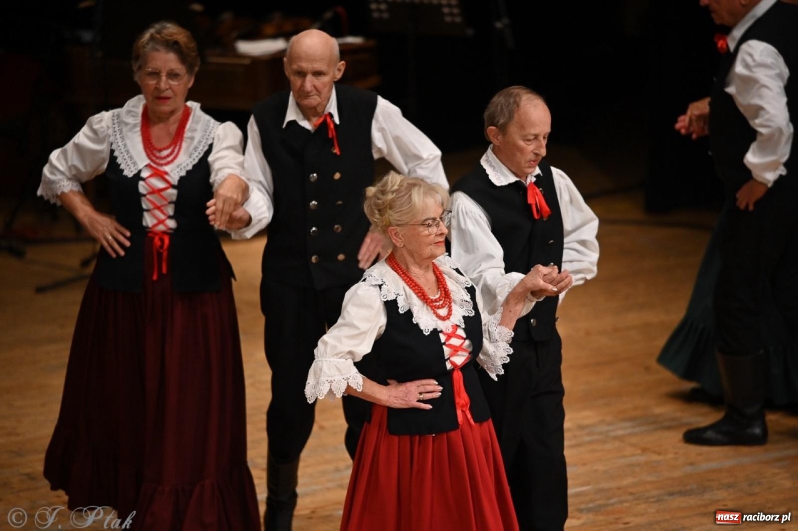 Zdjęcie w galerii na portalu naszraciborz.pl: 70. urodziny Zespołu Pieśni i Tańca Strzecha. Koncert jubileuszowy w RCK [FOTO i WIDEO] wiadomości z regionu