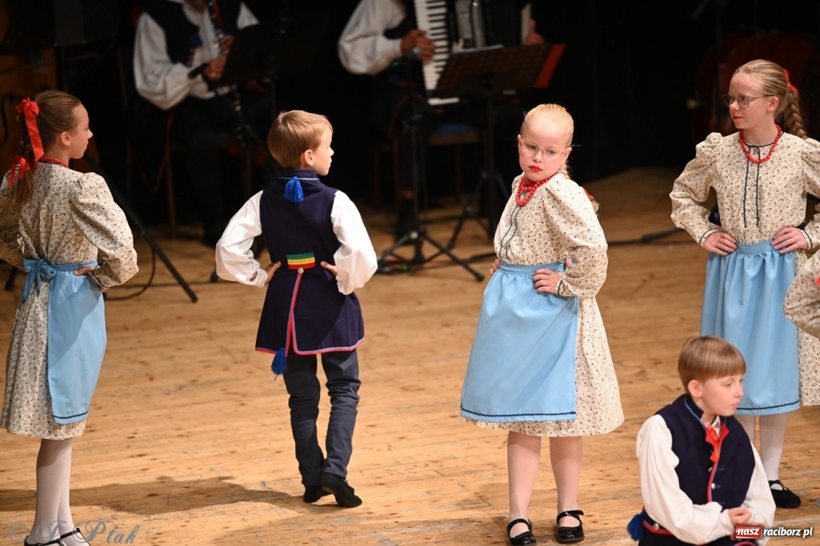 Zdjęcie w galerii na portalu naszraciborz.pl: 70. urodziny Zespołu Pieśni i Tańca Strzecha. Koncert jubileuszowy w RCK [FOTO i WIDEO] wiadomości z regionu