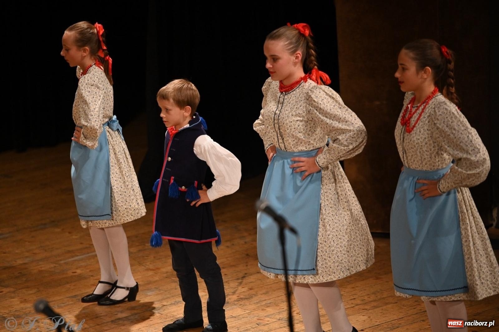 Zdjęcie w galerii na portalu naszraciborz.pl: 70. urodziny Zespołu Pieśni i Tańca Strzecha. Koncert jubileuszowy w RCK [FOTO i WIDEO] wiadomości z regionu