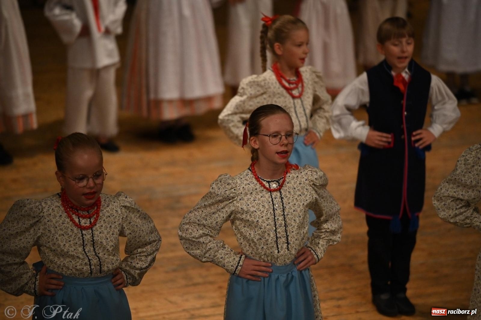 Zdjęcie w galerii na portalu naszraciborz.pl: 70. urodziny Zespołu Pieśni i Tańca Strzecha. Koncert jubileuszowy w RCK [FOTO i WIDEO] wiadomości z regionu
