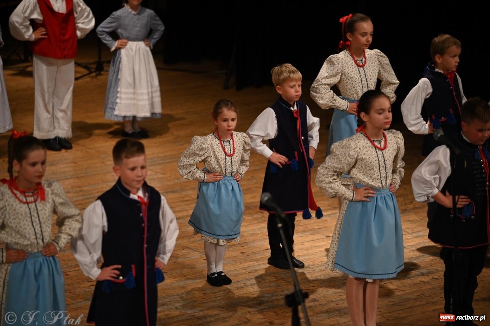 Zdjęcie w galerii na portalu naszraciborz.pl: 70. urodziny Zespołu Pieśni i Tańca Strzecha. Koncert jubileuszowy w RCK [FOTO i WIDEO] wiadomości z regionu