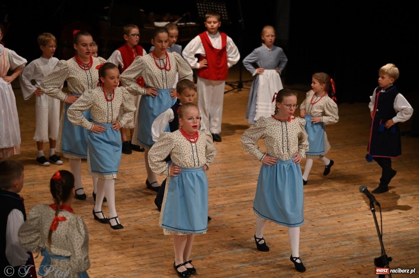 Zdjęcie w galerii na portalu naszraciborz.pl: 70. urodziny Zespołu Pieśni i Tańca Strzecha. Koncert jubileuszowy w RCK [FOTO i WIDEO] wiadomości z regionu