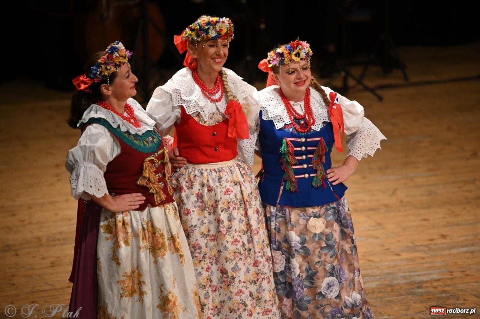 Zdjęcie w galerii na portalu naszraciborz.pl: 70. urodziny Zespołu Pieśni i Tańca Strzecha. Koncert jubileuszowy w RCK [FOTO i WIDEO] wiadomości z regionu