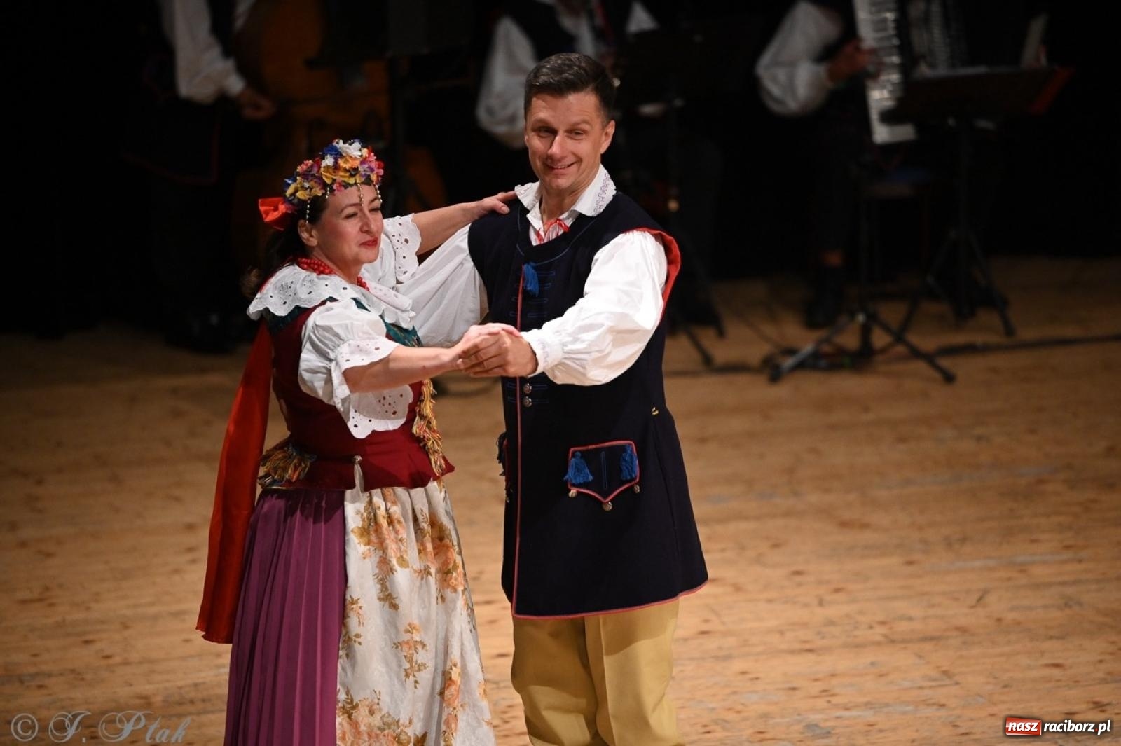 Zdjęcie w galerii na portalu naszraciborz.pl: 70. urodziny Zespołu Pieśni i Tańca Strzecha. Koncert jubileuszowy w RCK [FOTO i WIDEO] wiadomości z regionu