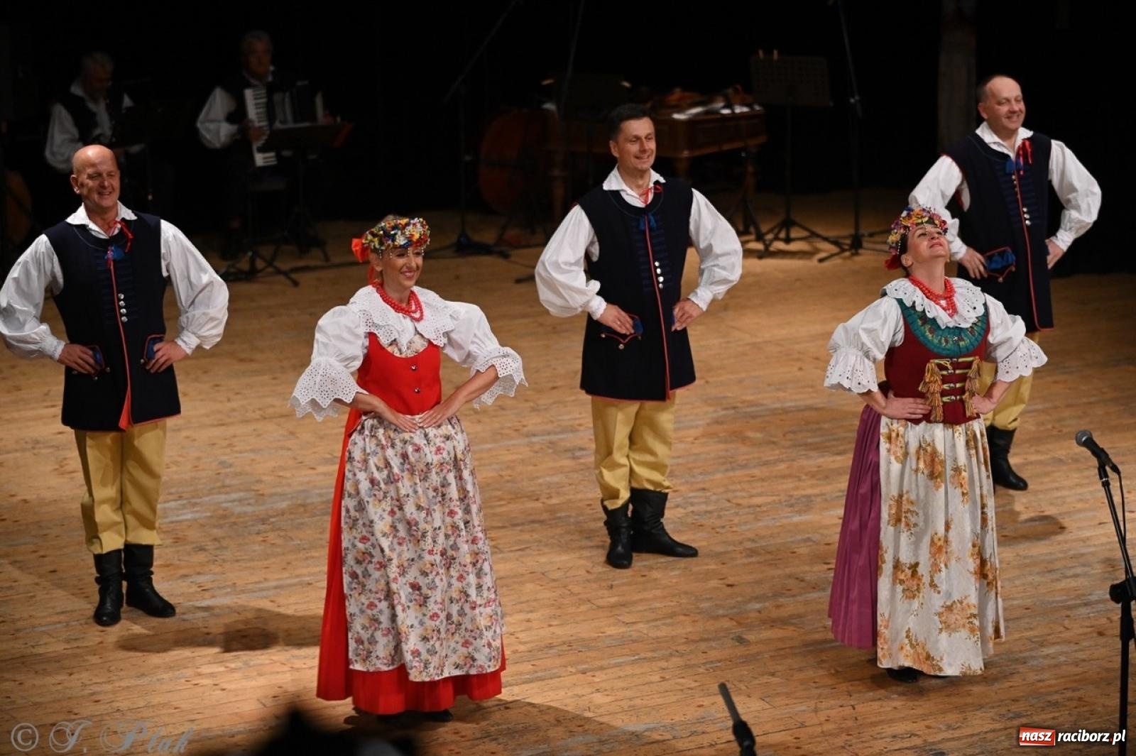 Zdjęcie w galerii na portalu naszraciborz.pl: 70. urodziny Zespołu Pieśni i Tańca Strzecha. Koncert jubileuszowy w RCK [FOTO i WIDEO] wiadomości z regionu