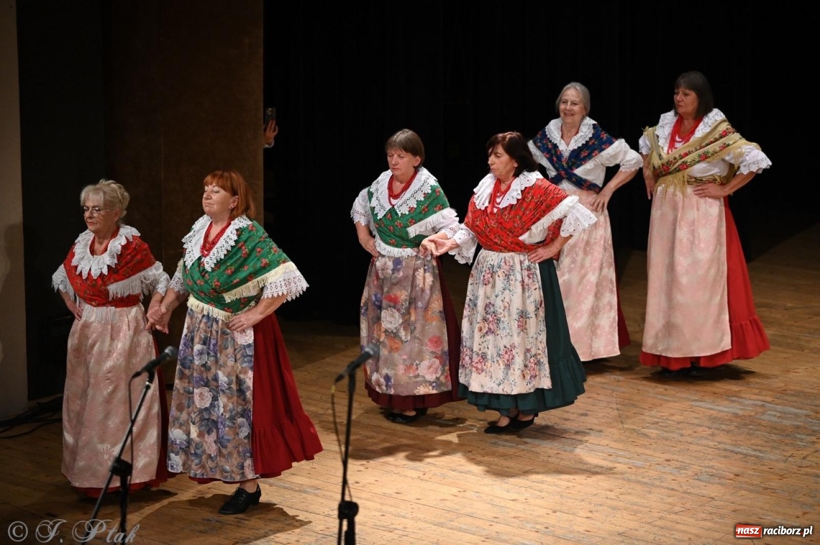 Zdjęcie w galerii na portalu naszraciborz.pl: 70. urodziny Zespołu Pieśni i Tańca Strzecha. Koncert jubileuszowy w RCK [FOTO i WIDEO] wiadomości z regionu
