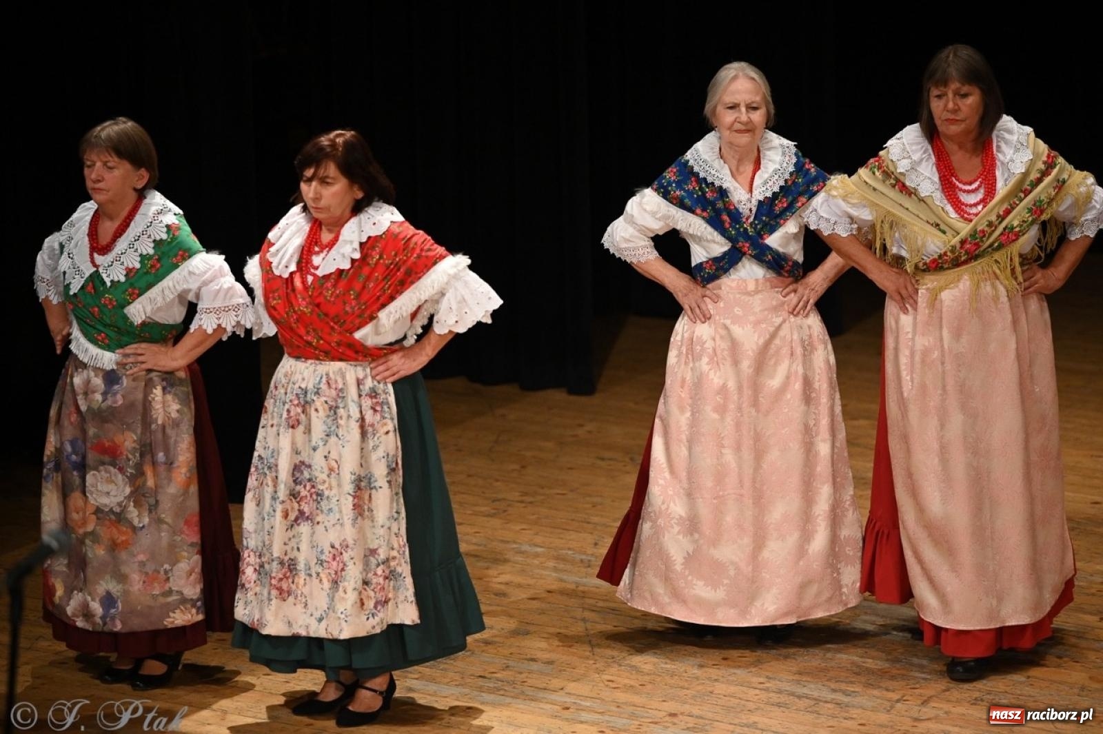 Zdjęcie w galerii na portalu naszraciborz.pl: 70. urodziny Zespołu Pieśni i Tańca Strzecha. Koncert jubileuszowy w RCK [FOTO i WIDEO] wiadomości z regionu