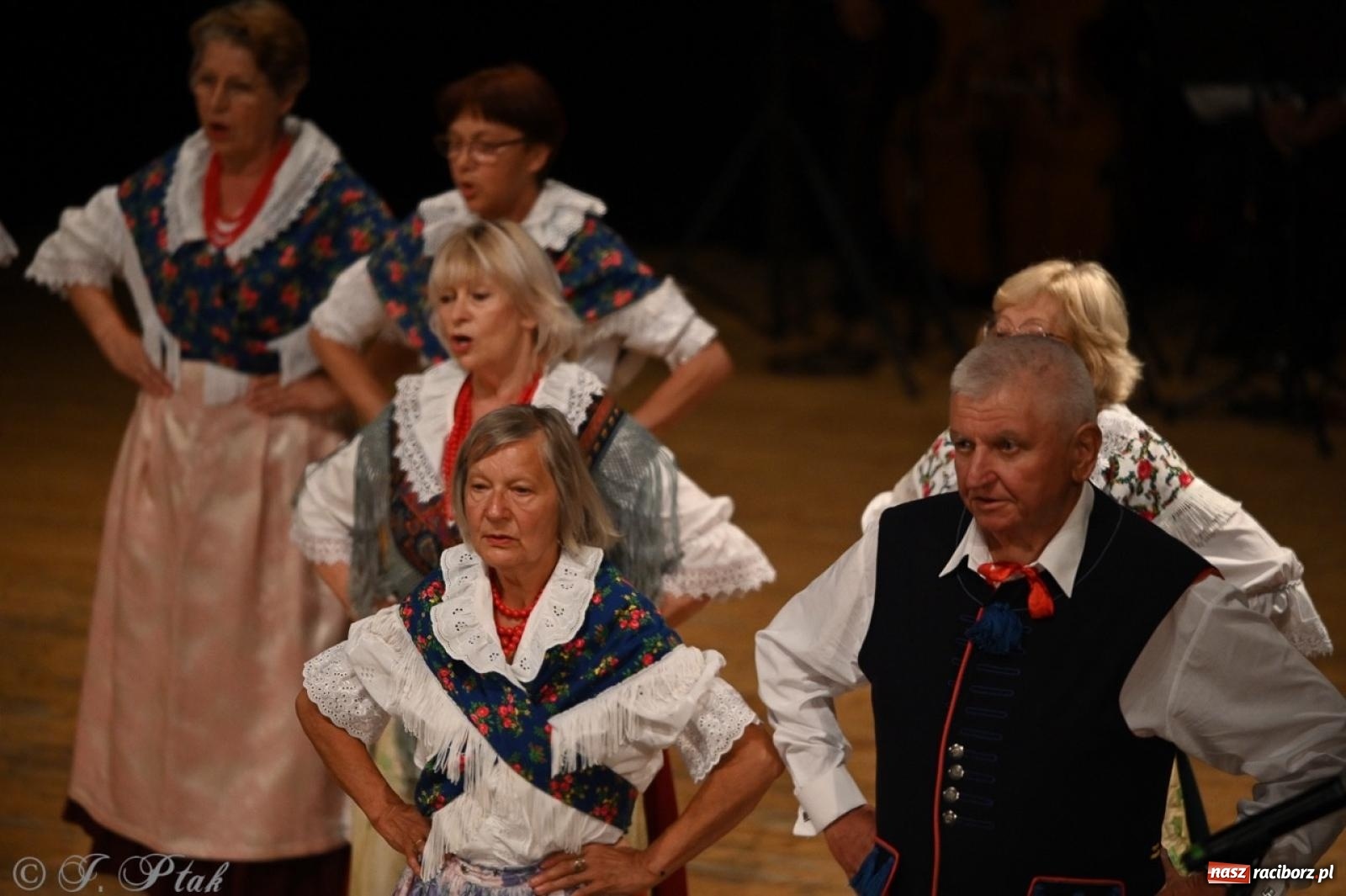 Zdjęcie w galerii na portalu naszraciborz.pl: 70. urodziny Zespołu Pieśni i Tańca Strzecha. Koncert jubileuszowy w RCK [FOTO i WIDEO] wiadomości z regionu