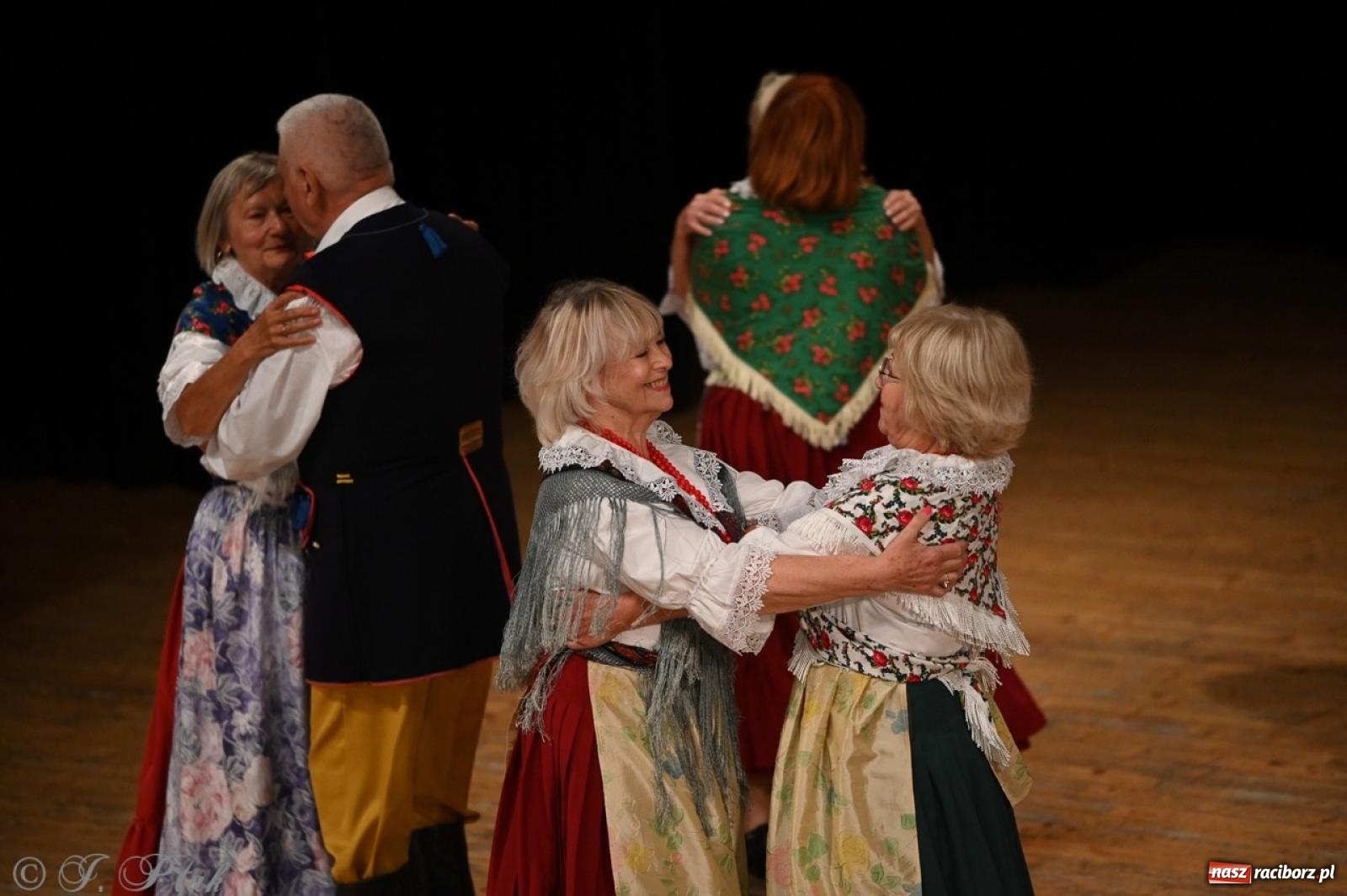 Zdjęcie w galerii na portalu naszraciborz.pl: 70. urodziny Zespołu Pieśni i Tańca Strzecha. Koncert jubileuszowy w RCK [FOTO i WIDEO] wiadomości z regionu