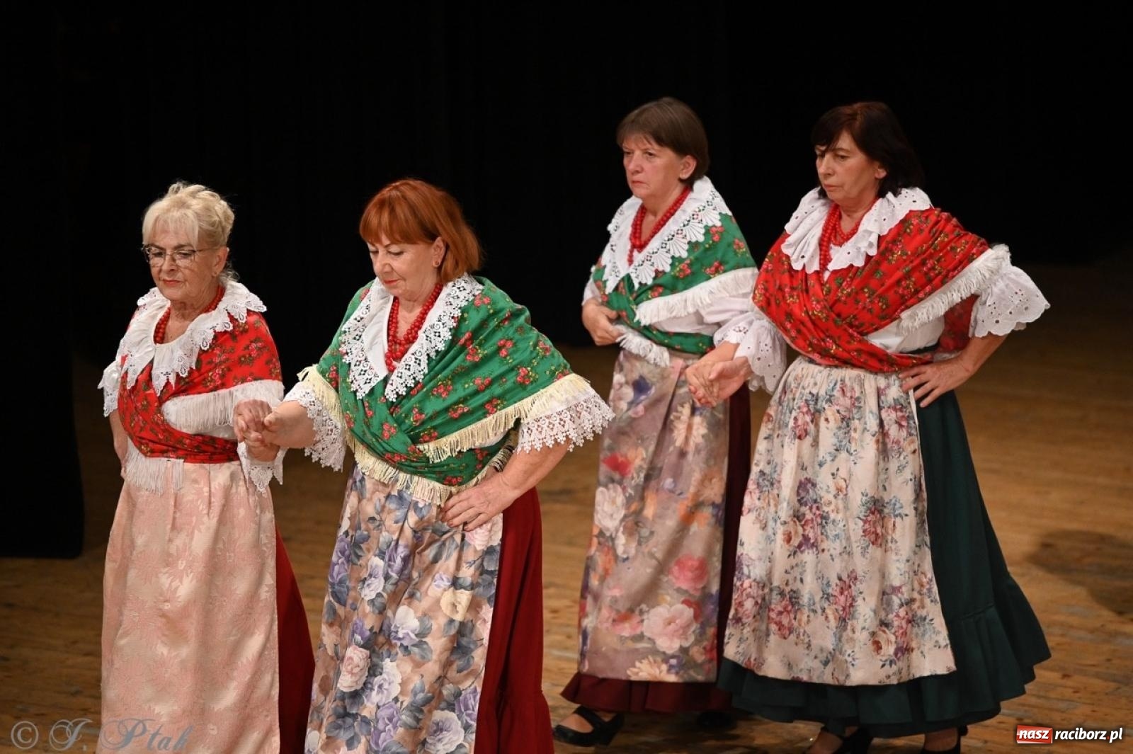 Zdjęcie w galerii na portalu naszraciborz.pl: 70. urodziny Zespołu Pieśni i Tańca Strzecha. Koncert jubileuszowy w RCK [FOTO i WIDEO] wiadomości z regionu